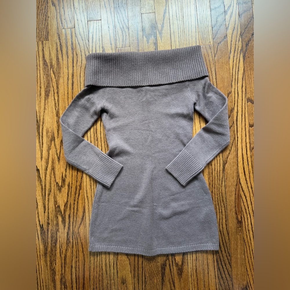 HOLLISTER OFF THE SHOULDER SWEATER DRESS NEW